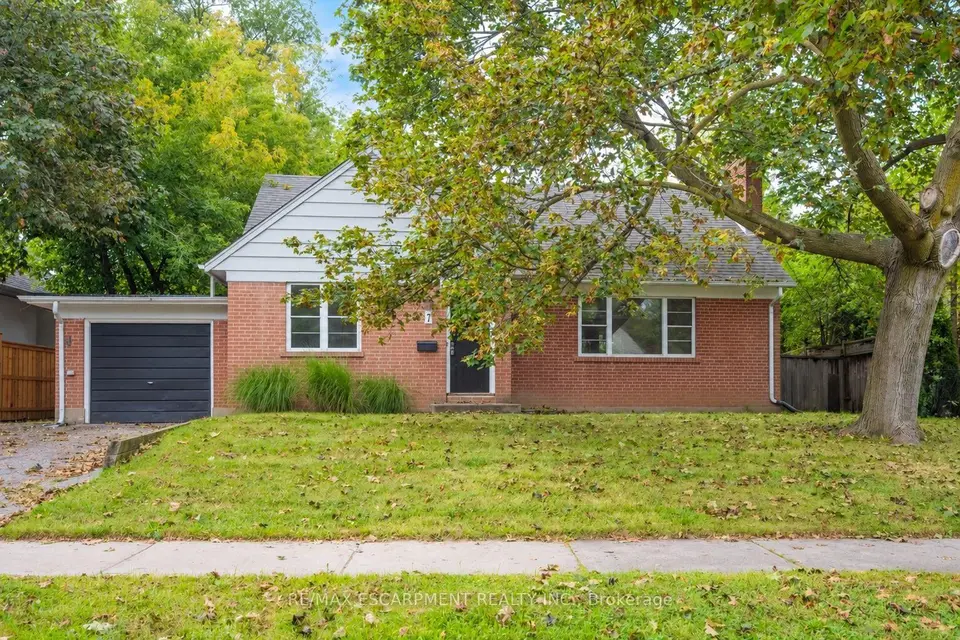 7 Washington Ave, Oakville — listing photo